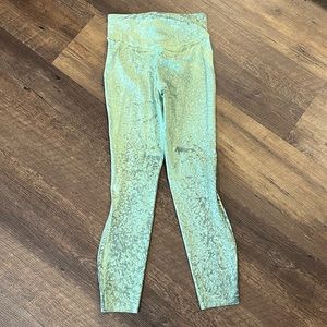 Lululemon Base Pace High-Rise Running Tight 25"
City Grit Green Multi women sz 4